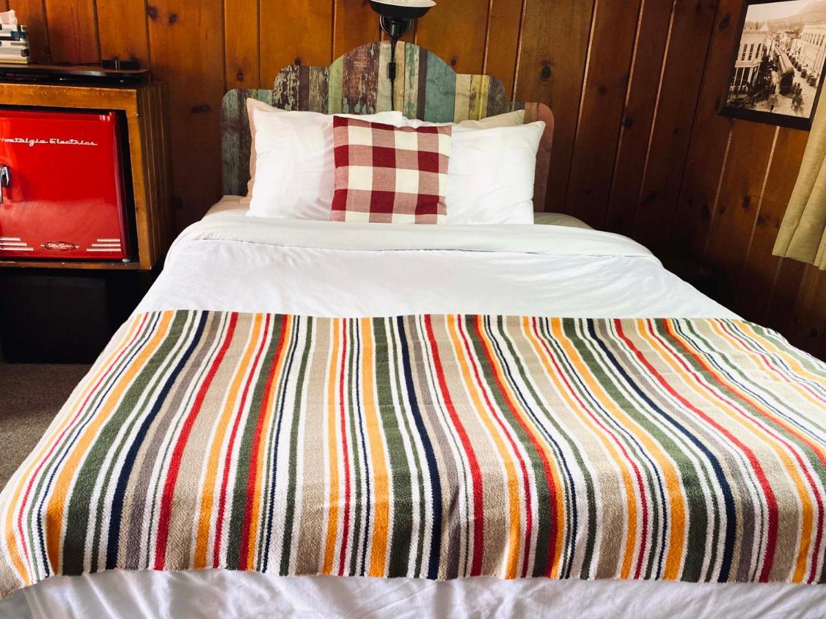Foot Of The Mountain Motel Boulder Extérieur photo